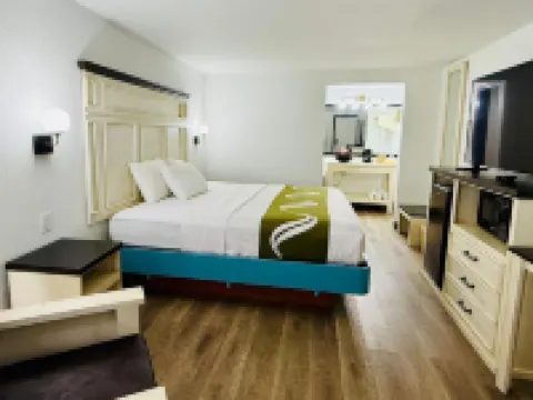 Rodeway Inn Hotels in Llano