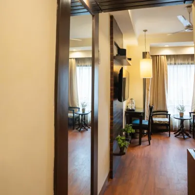 Ahuja Residency Cyber City II Các khách sạn gần Trung tâm thương mại DLF Cyber Hub