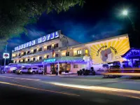 Clarkton Hotel Apartment ダイナソーズアイランド周辺のホテル
