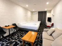 Pathfinder Motel - Parking