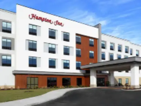 แฮมป์ตันอินน์ โอฟาลลอน โรงแรมในSt. Clair County