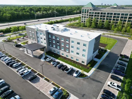 Holiday Inn Express & Suites Chicago Schaumburg Отели в г. Шаумбург
