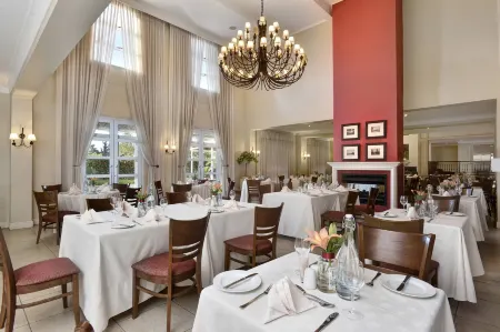 Protea Hotel Mahikeng Отели в г. Мафикенг