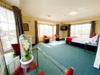 Barclay Motel