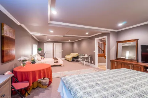 Vancouver Yuelai Guesthouse