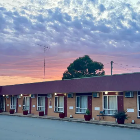 Century Motor Inn, Finley