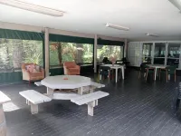 Woodlands Motel - Motels