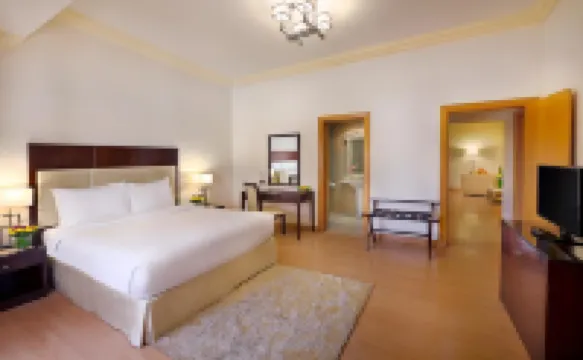 アル サフィール タワー ＆ レジデンス