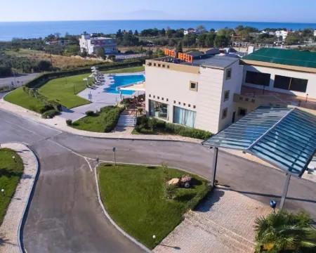 Nefeli Hotel โรงแรมในEvros