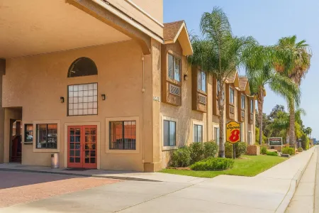 Super 8 by Wyndham Bakersfield South CA
