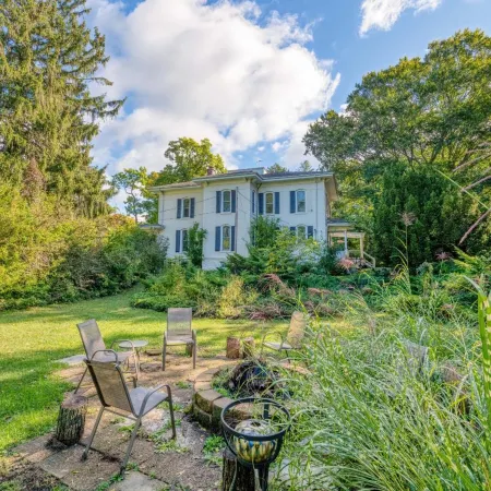 Monroe Manor Inn
