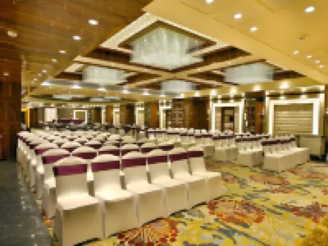 Regenta Central the Crystal Kanpur, Hotels in Kanpur