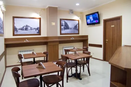 Винтаж Отели рядом с достопримечательностью «Памятник жертвам политических репрессий»