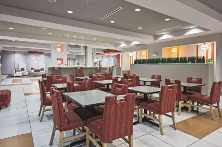 La Quinta Inn & Suites by Wyndham Harrisburg-Hershey Отели в г. Скайлайн Вью