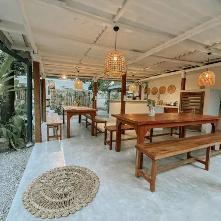 Kickin' Surf Lodge