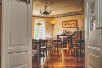 Opera Hostel - breakfast