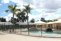 Jolly Swagman Motor Inn - Pools