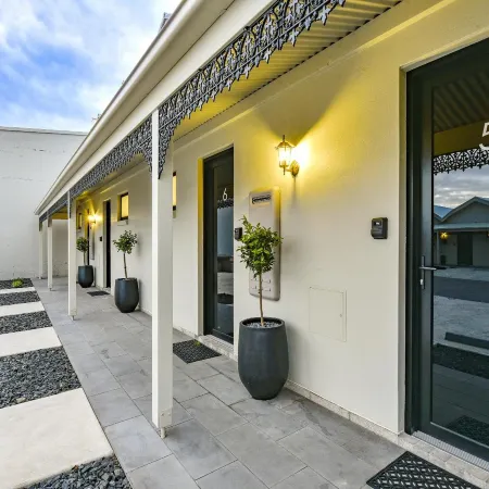Aloha Central Premium Studios