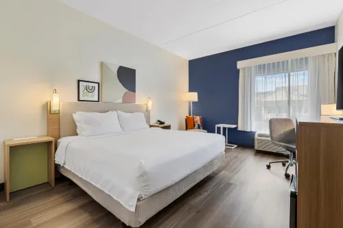 Spark by Hilton Waynesboro - parking