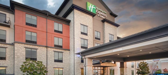 Holiday Inn Express & Suites CONWAY by IHG Hotels in Faulkner County