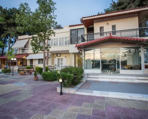 Vasilios Marinos Rooms Hotels in Corinth