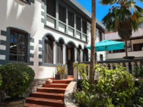 Hotel Chateau St Cloud โรงแรมในลาดิกิว