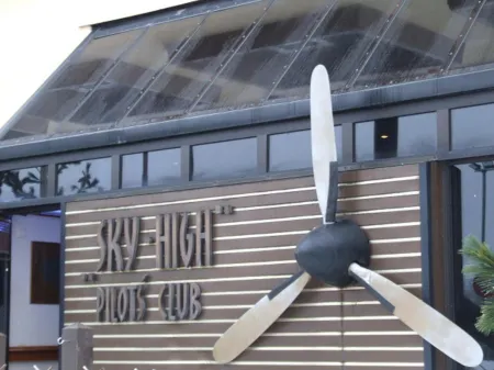 Sky High Hotel Airport 200 Meters from the Terminal