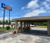Texas Inn Seguin Hotels in Geronimo