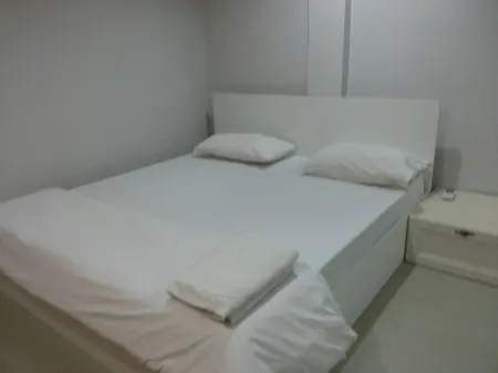 Freesia Guesthouse Klong Luang Отели рядом с достопримечательностью «National Center for Genetic Engineering and Biotechnology»