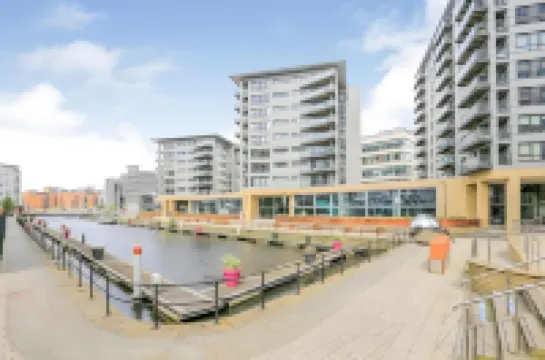 Deluxe City Apt, River Canal View& Free Parking!