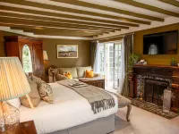 High Corner Inn Hotels in Hyde