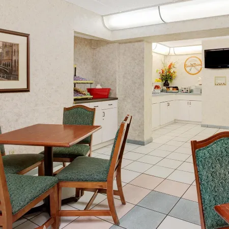 Howard Johnson by Wyndham Clearwater - Dunedin