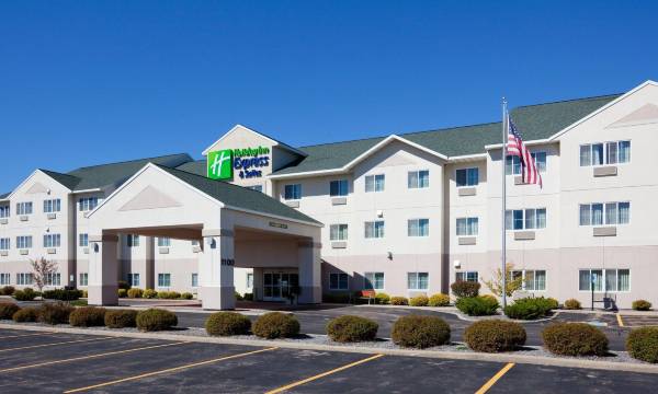 Holiday Inn Express & Suites Stevens Point by IHG