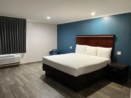 Super 8 by Wyndham Mesa Downtown Near Convention Center Отели рядом с достопримечательностью «Lake Ramada»