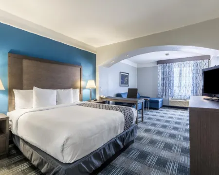 Platinum Inn & Suites Webster Hotels in Webster