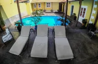 The Colonial Guest House - Pools