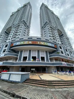 3 Bedrooms Stunning Condominium Nearby Airport, USM and Queensbay - 2-Star