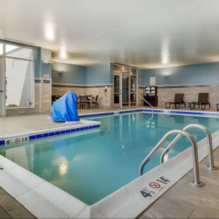 Holiday Inn Express Bettendorf - Davenport NE by IHG