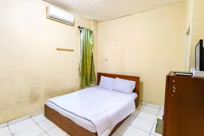 Homestay Cemara Bekasi Mitra RedDoorz Hotels in East Bekasi