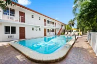 Surf Side Resort - piscine