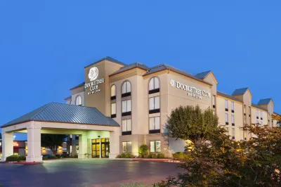 DoubleTree by Hilton Springdale Hotels in 