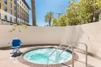 Holiday Inn Express & Suites ANAHEIM RESORT AREA by IHG