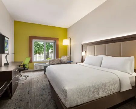 Holiday Inn Express & Suites REDDING by IHG Hotels in Redding