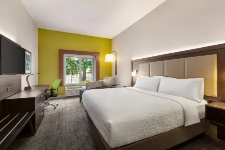 Holiday Inn Express & Suites Redding