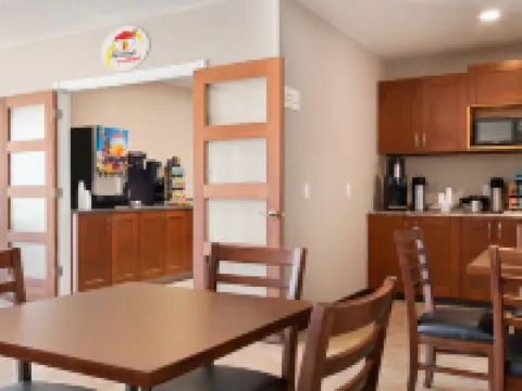 Super 8 by Wyndham Regina Hotels in Regina