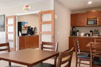 Super 8 by Wyndham Regina