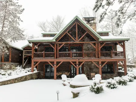 The Chatwal Lodge Отели рядом с достопримечательностью «בית האורחים Beis Heoirchem»