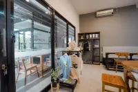 El Ora Hotel Labuan Bajo - Bãi đậu xe
