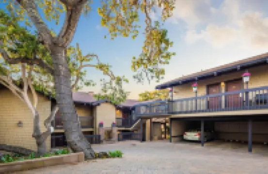 Carriage House Inn