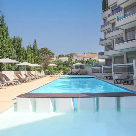 Hotel Brise de Mer - Piscine intérieure & extérieure